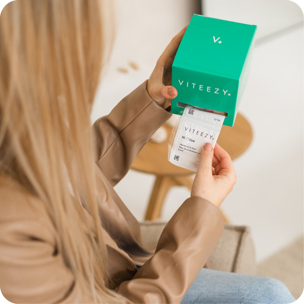 Klant met Viteezy doosje